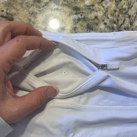 White Lululemon high waisted speed up shorts size 8 - Picture 3 of 6